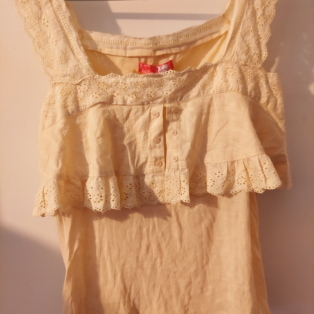 **NWT**  Pretty Urban Outfitters Eyelet Tissue Tank Size Medium
